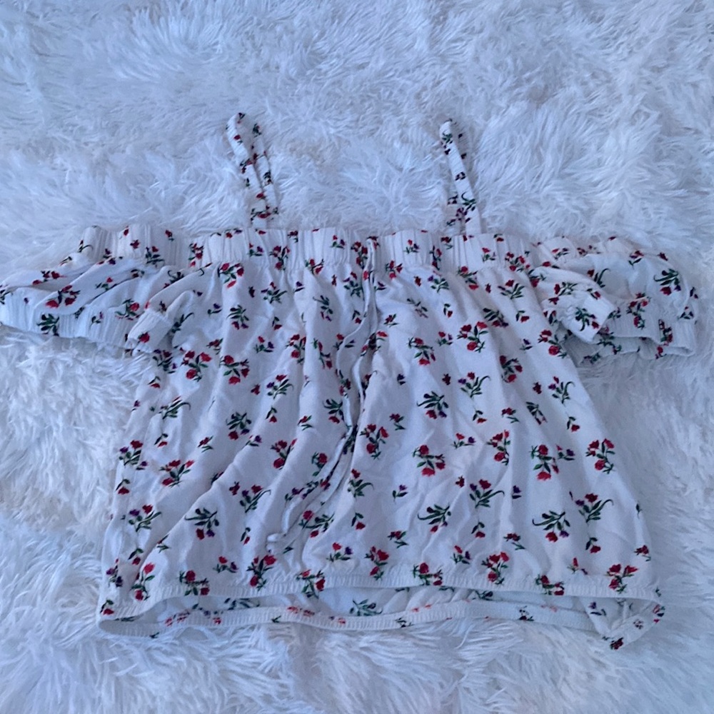 cute crop top with cuff sleeves